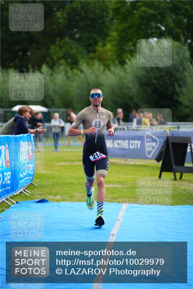 30.08.2026 - Elbe Triathlon Hamburg LAZAROV Photography http://msf.ph/oto/10029979 30.08.2026 10:00:53 Ziel 218 meine-sportfotos.de