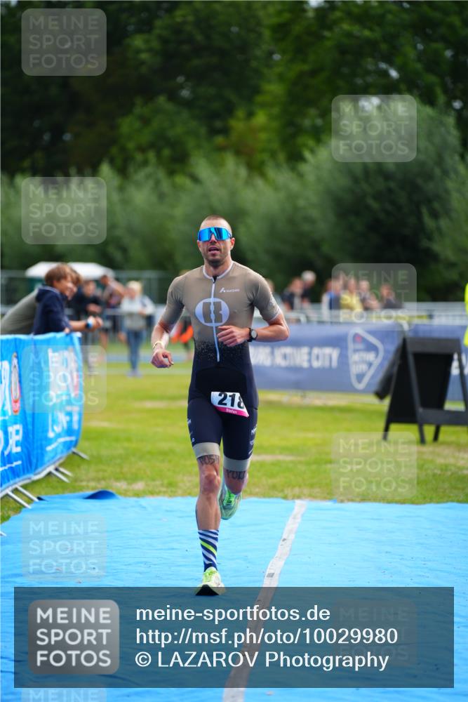 30.08.2026 - Elbe Triathlon Hamburg LAZAROV Photography http://msf.ph/oto/10029980 30.08.2026 10:00:54 Ziel 218 meine-sportfotos.de
