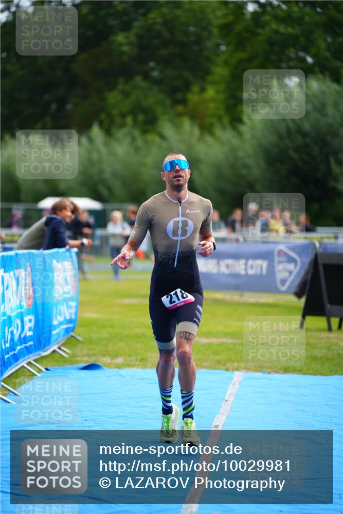 30.08.2026 - Elbe Triathlon Hamburg LAZAROV Photography http://msf.ph/oto/10029981 30.08.2026 10:00:54 Ziel 218 meine-sportfotos.de