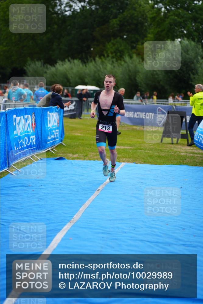 30.08.2026 - Elbe Triathlon Hamburg LAZAROV Photography http://msf.ph/oto/10029989 30.08.2026 10:02:10 Ziel 213 meine-sportfotos.de