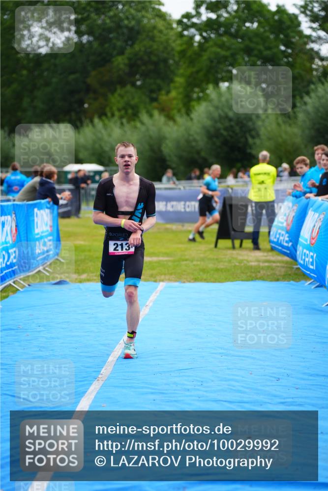 30.08.2026 - Elbe Triathlon Hamburg LAZAROV Photography http://msf.ph/oto/10029992 30.08.2026 10:02:11 Ziel 213 meine-sportfotos.de