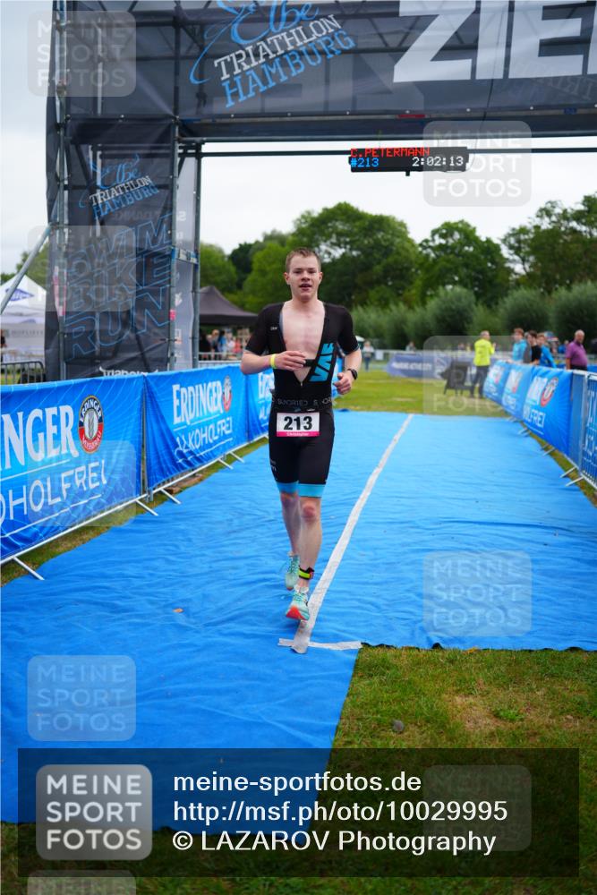 30.08.2026 - Elbe Triathlon Hamburg LAZAROV Photography http://msf.ph/oto/10029995 30.08.2026 10:02:13 Ziel 213 meine-sportfotos.de