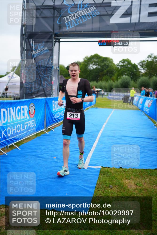 30.08.2026 - Elbe Triathlon Hamburg LAZAROV Photography http://msf.ph/oto/10029997 30.08.2026 10:02:13 Ziel 213 meine-sportfotos.de