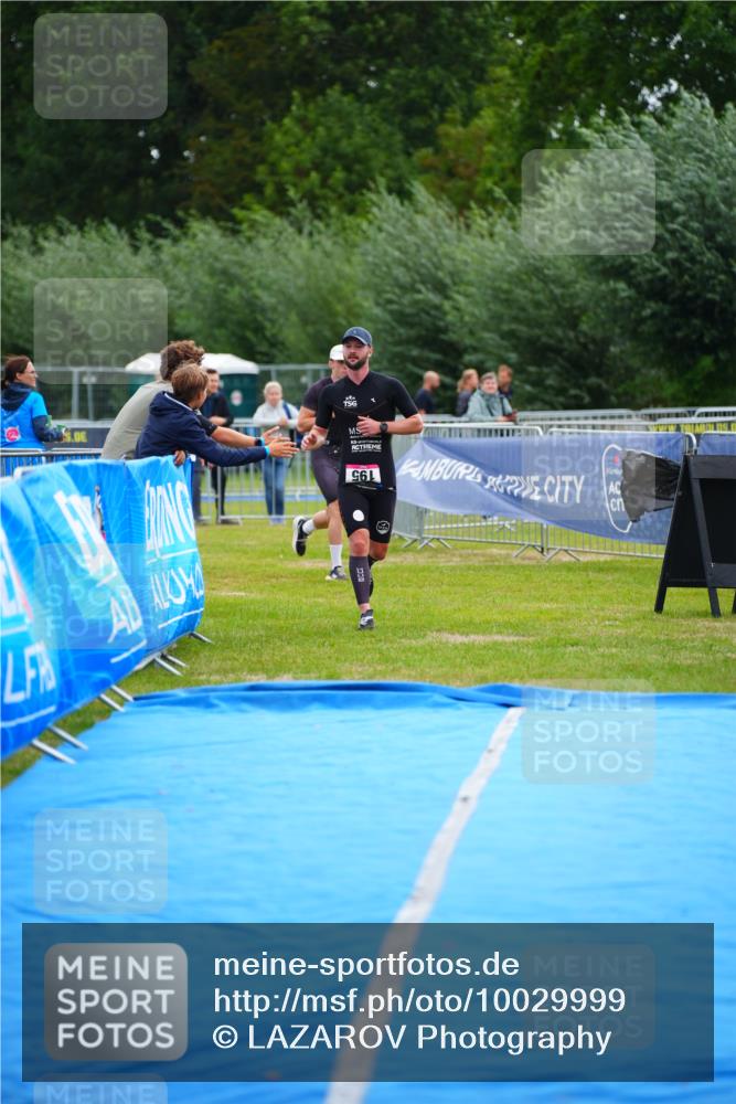30.08.2026 - Elbe Triathlon Hamburg LAZAROV Photography http://msf.ph/oto/10029999 30.08.2026 10:02:35 Ziel 195 meine-sportfotos.de