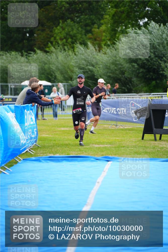 30.08.2026 - Elbe Triathlon Hamburg LAZAROV Photography http://msf.ph/oto/10030000 30.08.2026 10:02:35 Ziel 195 meine-sportfotos.de