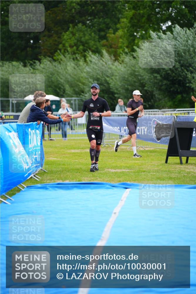 30.08.2026 - Elbe Triathlon Hamburg LAZAROV Photography http://msf.ph/oto/10030001 30.08.2026 10:02:35 Ziel 195 meine-sportfotos.de