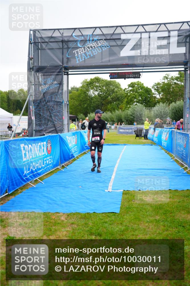 30.08.2026 - Elbe Triathlon Hamburg LAZAROV Photography http://msf.ph/oto/10030011 30.08.2026 10:02:42 Ziel 195 meine-sportfotos.de