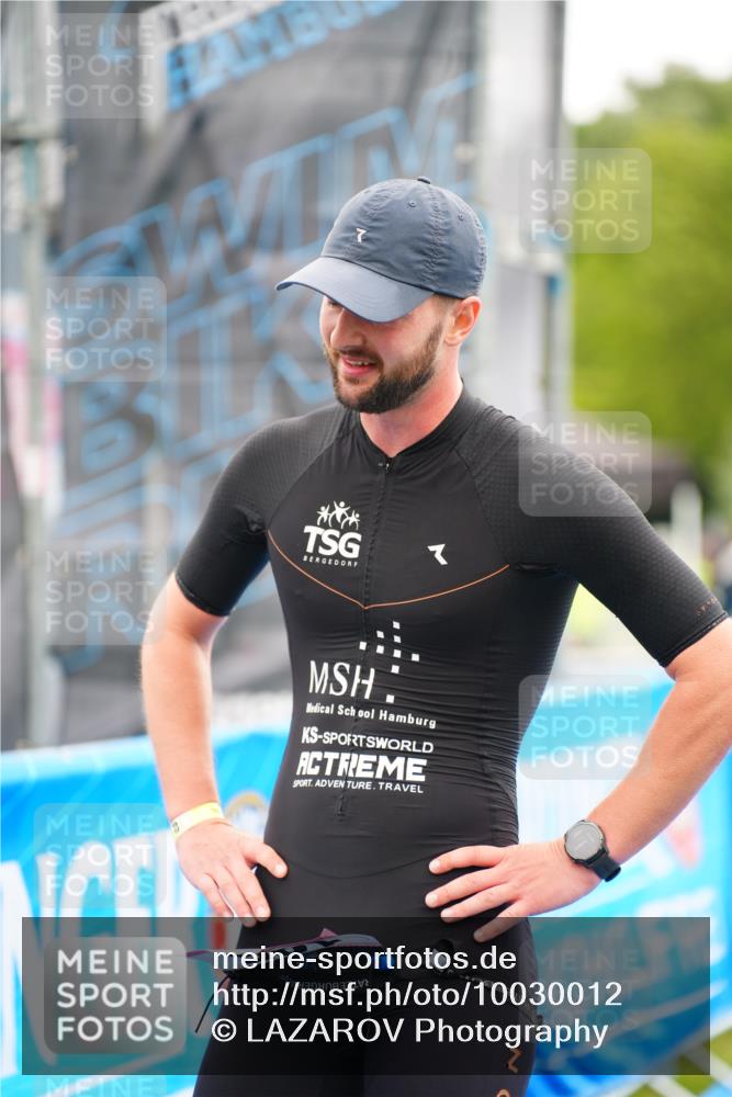 30.08.2026 - Elbe Triathlon Hamburg LAZAROV Photography http://msf.ph/oto/10030012 30.08.2026 10:02:46 Ziel  meine-sportfotos.de