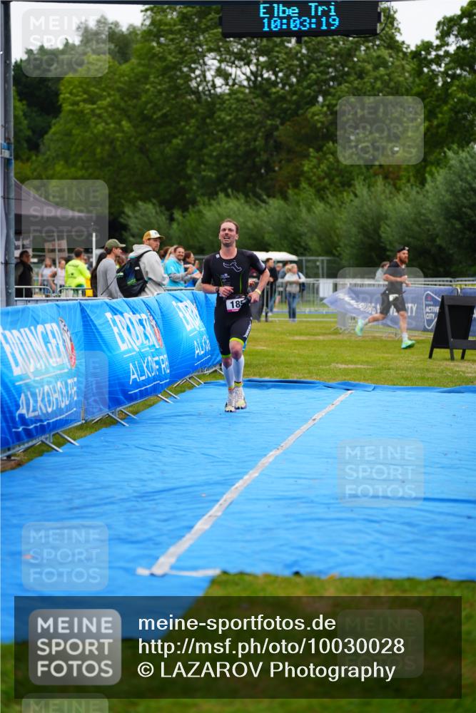 30.08.2026 - Elbe Triathlon Hamburg LAZAROV Photography http://msf.ph/oto/10030028 30.08.2026 10:03:20 Ziel 185 meine-sportfotos.de