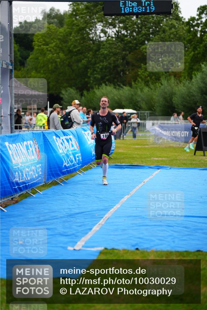 30.08.2026 - Elbe Triathlon Hamburg LAZAROV Photography http://msf.ph/oto/10030029 30.08.2026 10:03:20 Ziel 185 meine-sportfotos.de