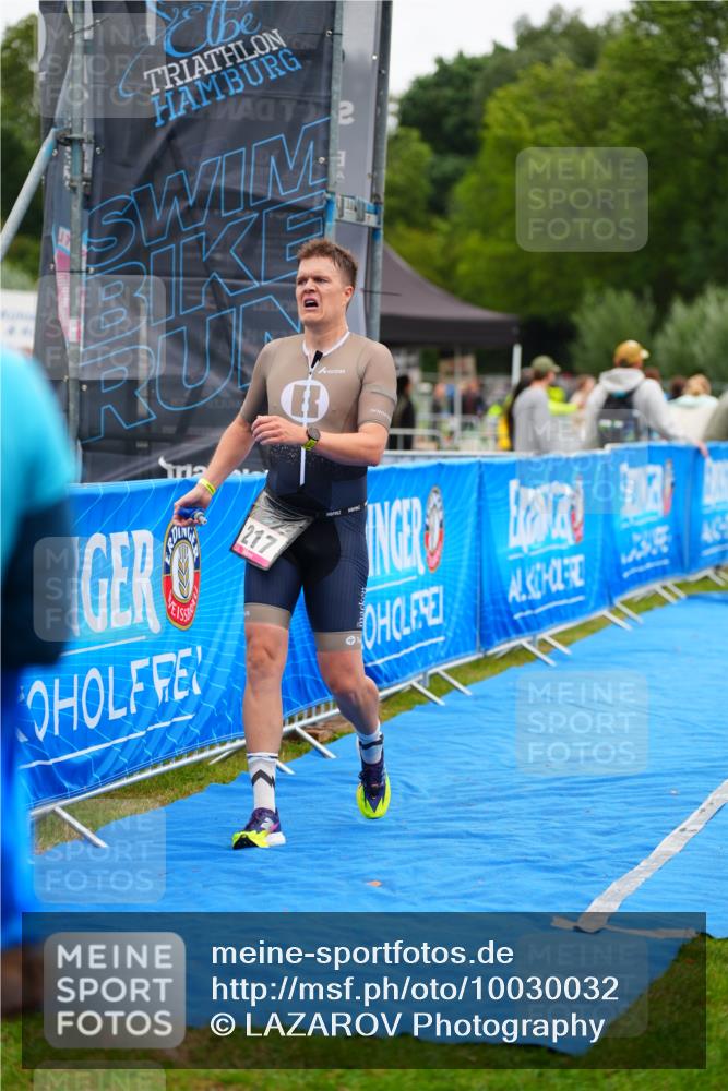 30.08.2026 - Elbe Triathlon Hamburg LAZAROV Photography http://msf.ph/oto/10030032 30.08.2026 10:03:35 Ziel 217 meine-sportfotos.de
