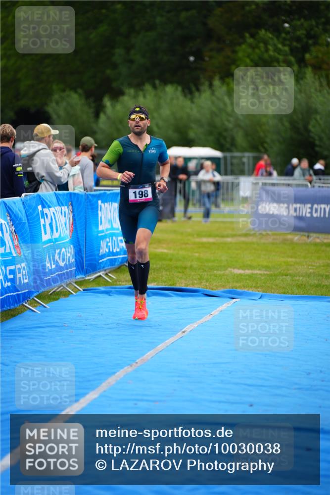 30.08.2026 - Elbe Triathlon Hamburg LAZAROV Photography http://msf.ph/oto/10030038 30.08.2026 10:04:18 Ziel 198 meine-sportfotos.de