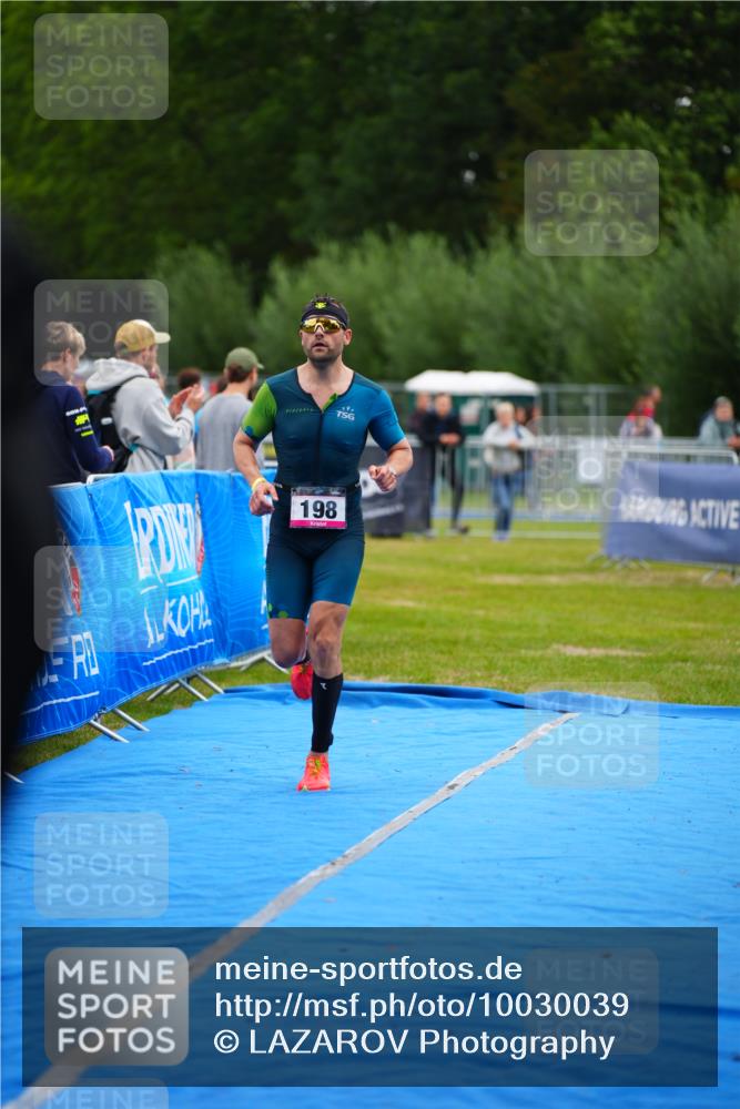 30.08.2026 - Elbe Triathlon Hamburg LAZAROV Photography http://msf.ph/oto/10030039 30.08.2026 10:04:19 Ziel 198 meine-sportfotos.de