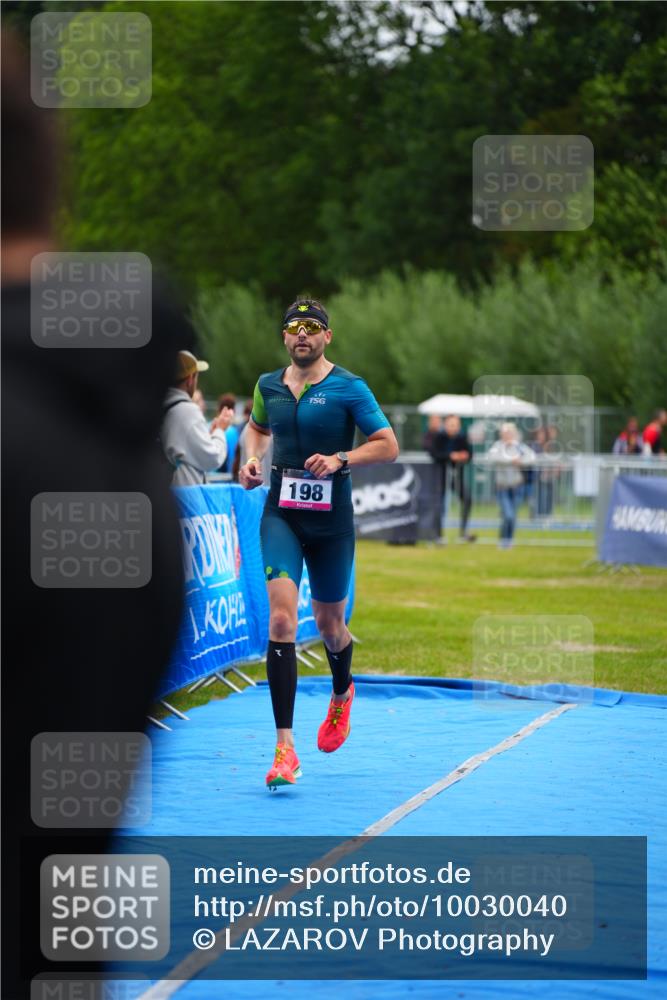 30.08.2026 - Elbe Triathlon Hamburg LAZAROV Photography http://msf.ph/oto/10030040 30.08.2026 10:04:19 Ziel 198 meine-sportfotos.de