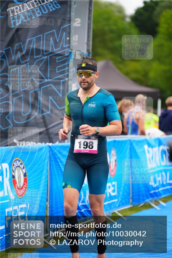 30.08.2026 - Elbe Triathlon Hamburg LAZAROV Photography http://msf.ph/oto/10030042 30.08.2026 10:04:21 Ziel 198 meine-sportfotos.de