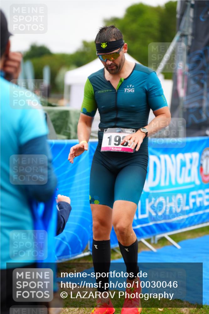 30.08.2026 - Elbe Triathlon Hamburg LAZAROV Photography http://msf.ph/oto/10030046 30.08.2026 10:04:23 Ziel 198 meine-sportfotos.de