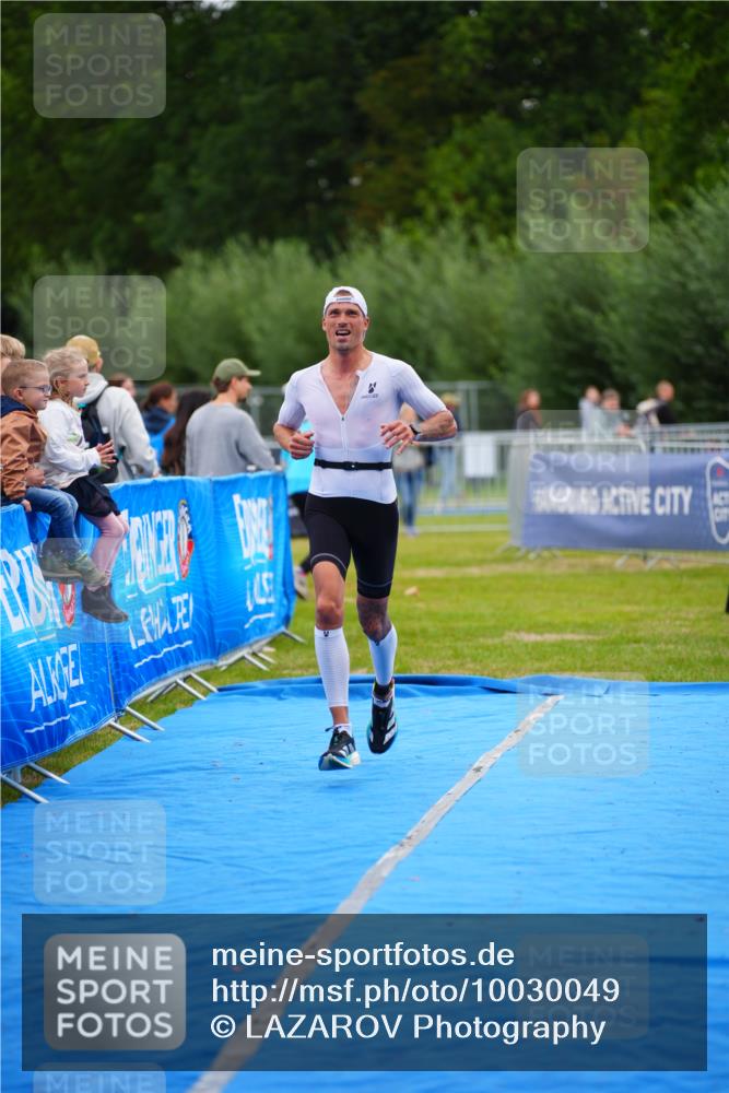 30.08.2026 - Elbe Triathlon Hamburg LAZAROV Photography http://msf.ph/oto/10030049 30.08.2026 10:05:10 Ziel 188 meine-sportfotos.de