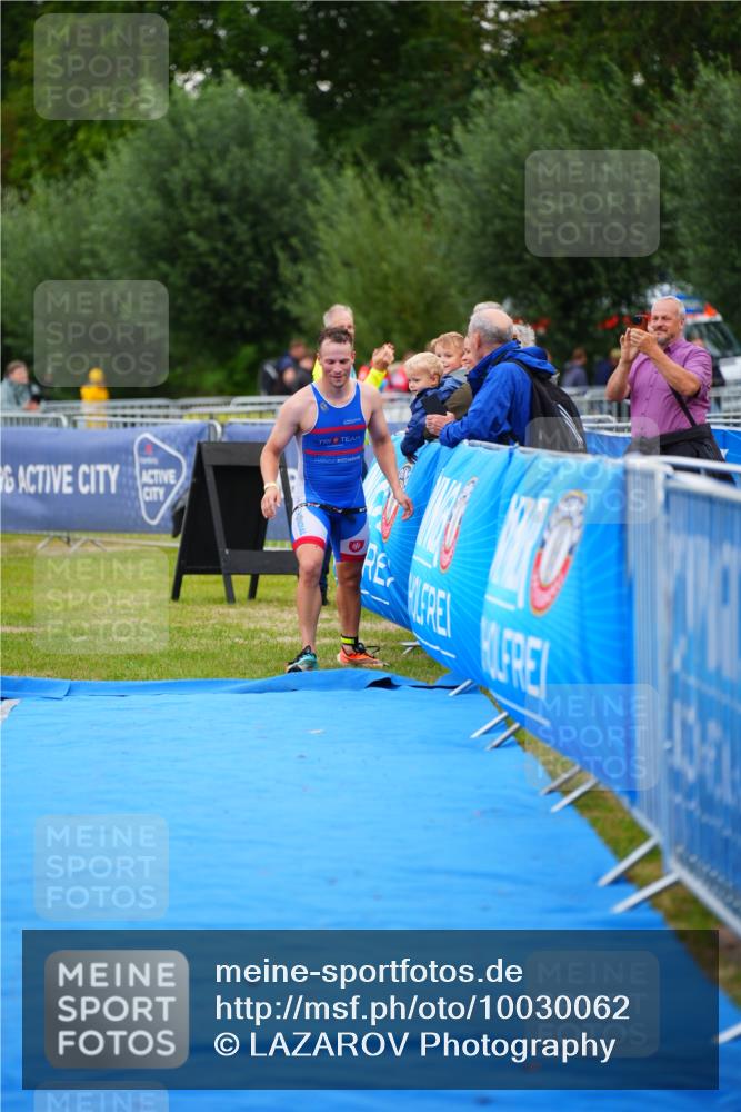 30.08.2026 - Elbe Triathlon Hamburg LAZAROV Photography http://msf.ph/oto/10030062 30.08.2026 10:05:39 Ziel 204 meine-sportfotos.de