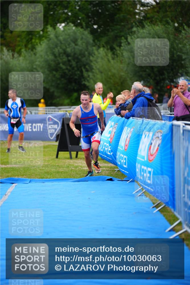 30.08.2026 - Elbe Triathlon Hamburg LAZAROV Photography http://msf.ph/oto/10030063 30.08.2026 10:05:39 Ziel 204 meine-sportfotos.de