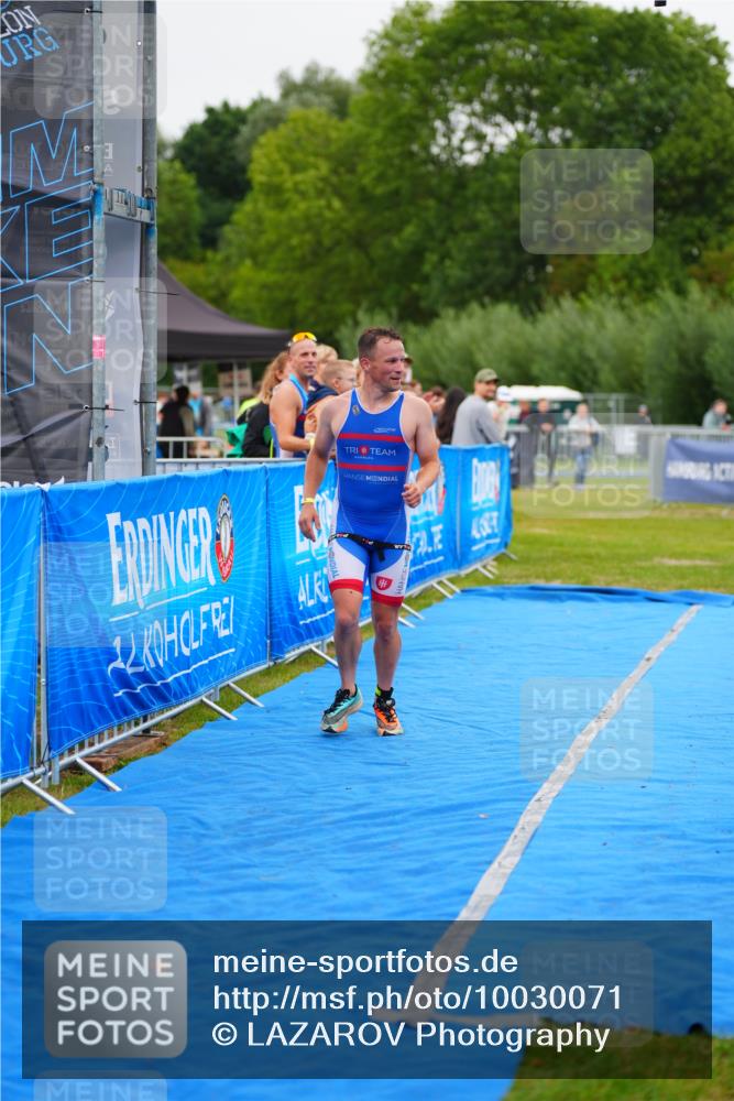 30.08.2026 - Elbe Triathlon Hamburg LAZAROV Photography http://msf.ph/oto/10030071 30.08.2026 10:05:42 Ziel 204 meine-sportfotos.de