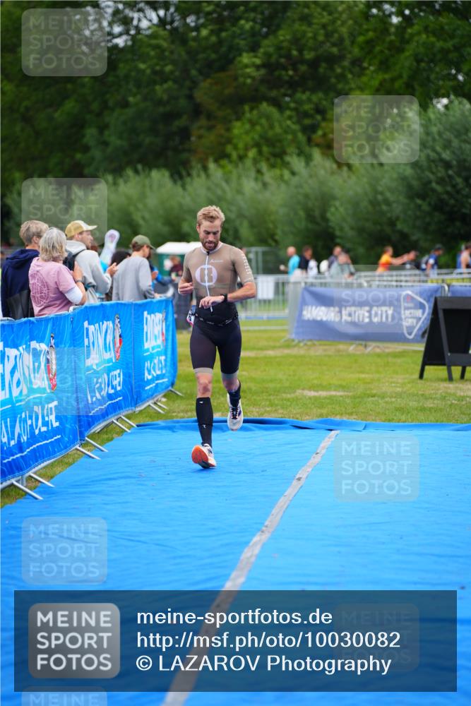 30.08.2026 - Elbe Triathlon Hamburg LAZAROV Photography http://msf.ph/oto/10030082 30.08.2026 10:06:15 Ziel 216 meine-sportfotos.de