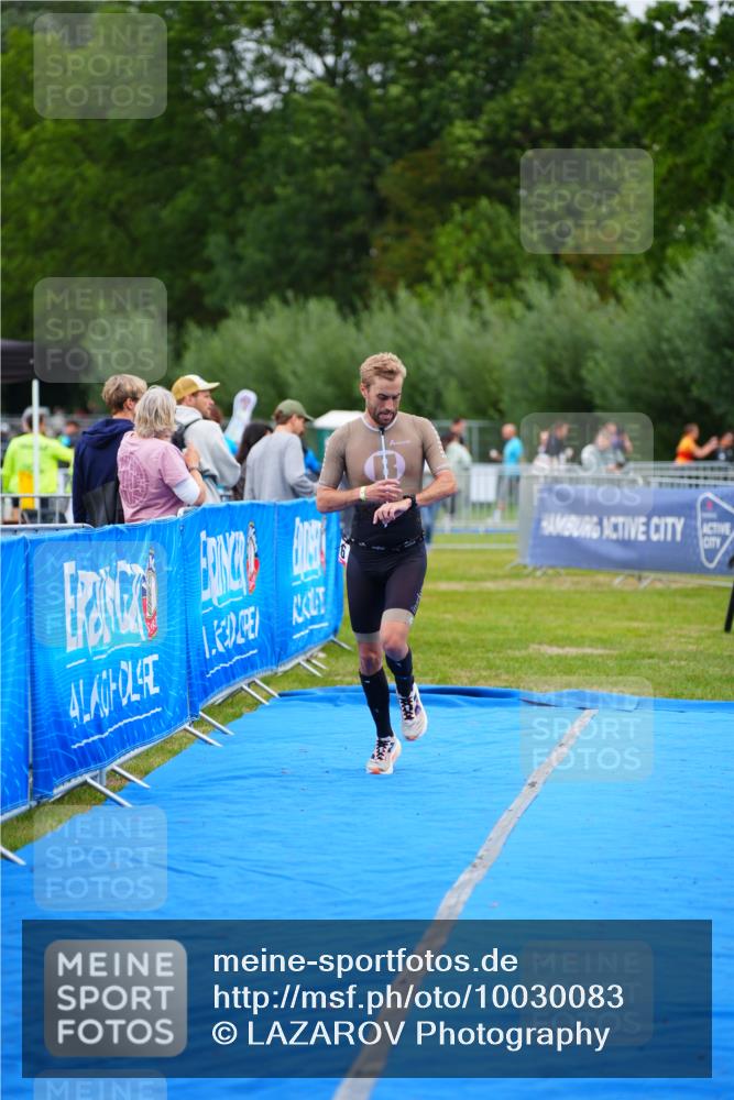 30.08.2026 - Elbe Triathlon Hamburg LAZAROV Photography http://msf.ph/oto/10030083 30.08.2026 10:06:15 Ziel 216 meine-sportfotos.de