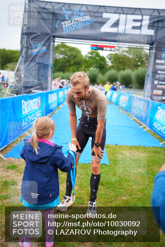 30.08.2026 - Elbe Triathlon Hamburg LAZAROV Photography http://msf.ph/oto/10030092 30.08.2026 10:06:21 Ziel  meine-sportfotos.de