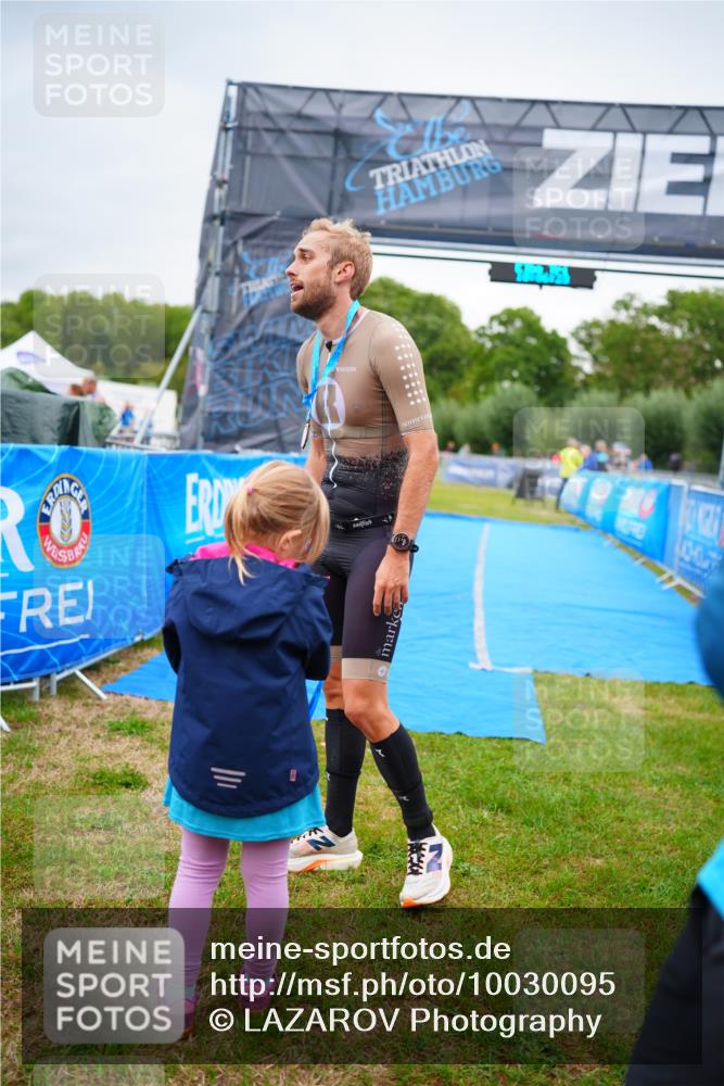 30.08.2026 - Elbe Triathlon Hamburg LAZAROV Photography http://msf.ph/oto/10030095 30.08.2026 10:06:23 Ziel  meine-sportfotos.de