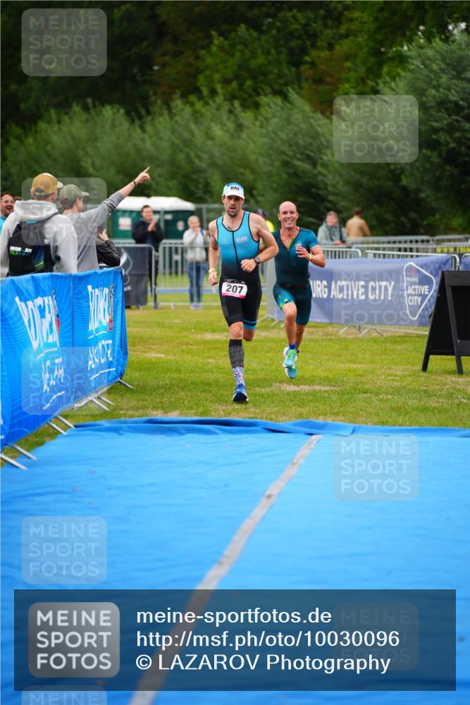 30.08.2026 - Elbe Triathlon Hamburg LAZAROV Photography http://msf.ph/oto/10030096 30.08.2026 10:07:23 Ziel 199, 207 meine-sportfotos.de