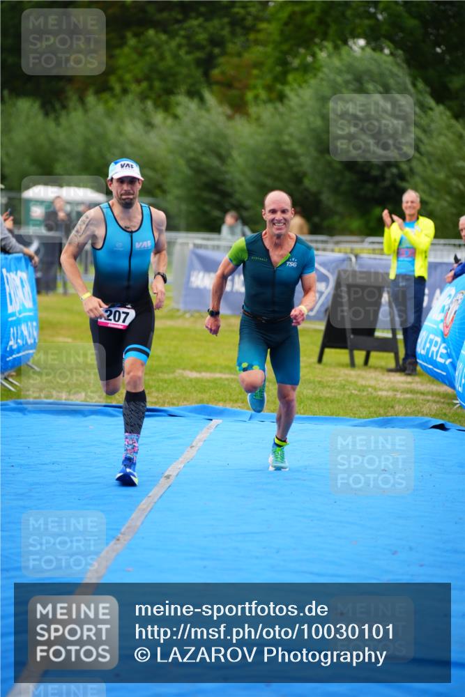 30.08.2026 - Elbe Triathlon Hamburg LAZAROV Photography http://msf.ph/oto/10030101 30.08.2026 10:07:25 Ziel 199, 207 meine-sportfotos.de