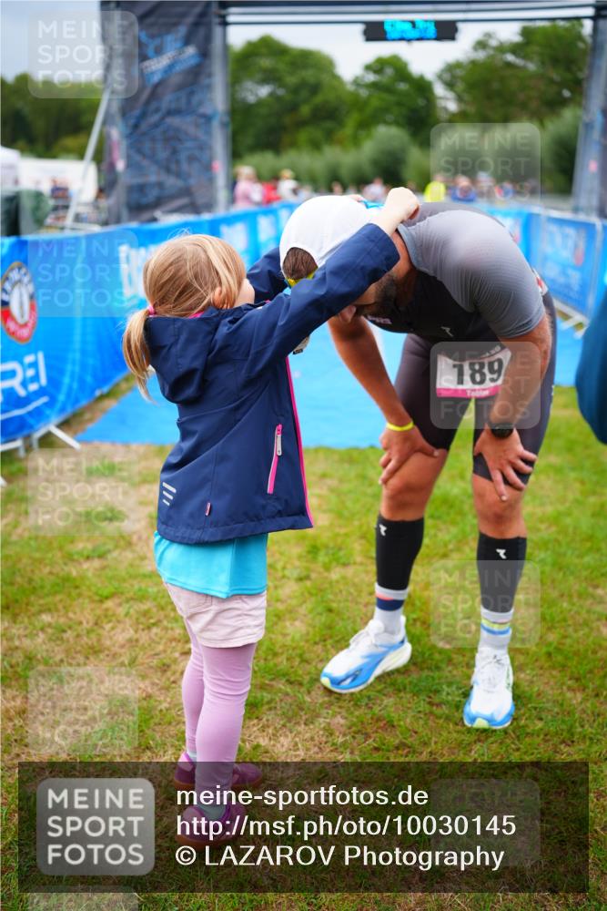 30.08.2026 - Elbe Triathlon Hamburg LAZAROV Photography http://msf.ph/oto/10030145 30.08.2026 10:08:15 Ziel  meine-sportfotos.de
