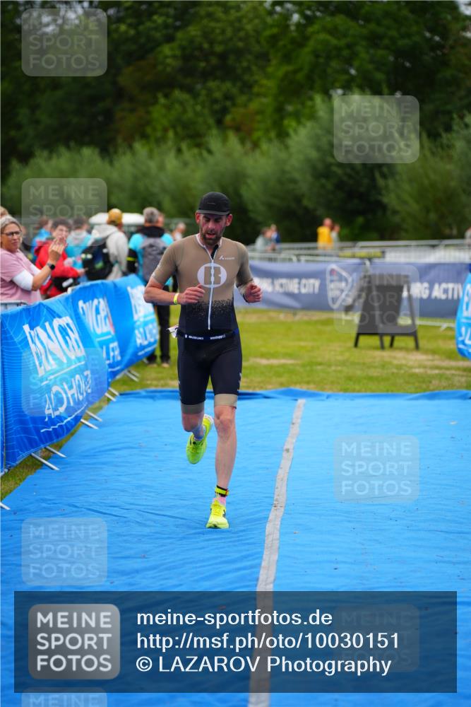 30.08.2026 - Elbe Triathlon Hamburg LAZAROV Photography http://msf.ph/oto/10030151 30.08.2026 10:08:43 Ziel 219 meine-sportfotos.de