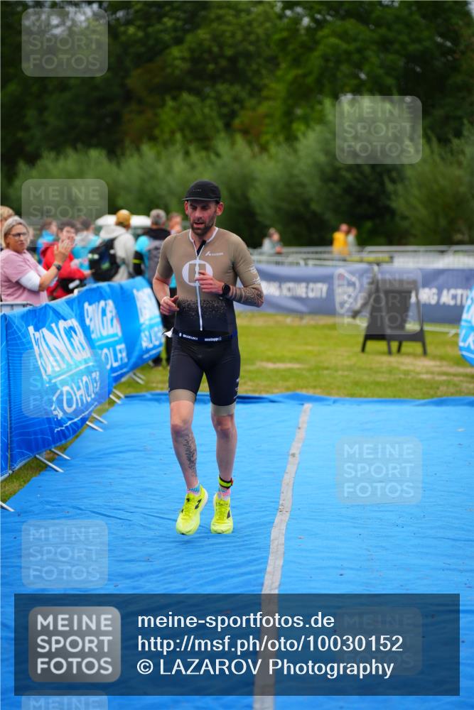 30.08.2026 - Elbe Triathlon Hamburg LAZAROV Photography http://msf.ph/oto/10030152 30.08.2026 10:08:43 Ziel 219 meine-sportfotos.de