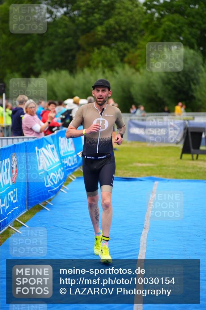 30.08.2026 - Elbe Triathlon Hamburg LAZAROV Photography http://msf.ph/oto/10030154 30.08.2026 10:08:43 Ziel 219 meine-sportfotos.de