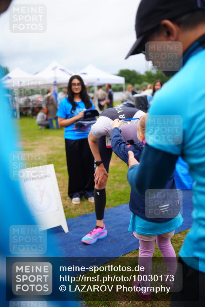 30.08.2026 - Elbe Triathlon Hamburg LAZAROV Photography http://msf.ph/oto/10030173 30.08.2026 10:09:06 Ziel  meine-sportfotos.de