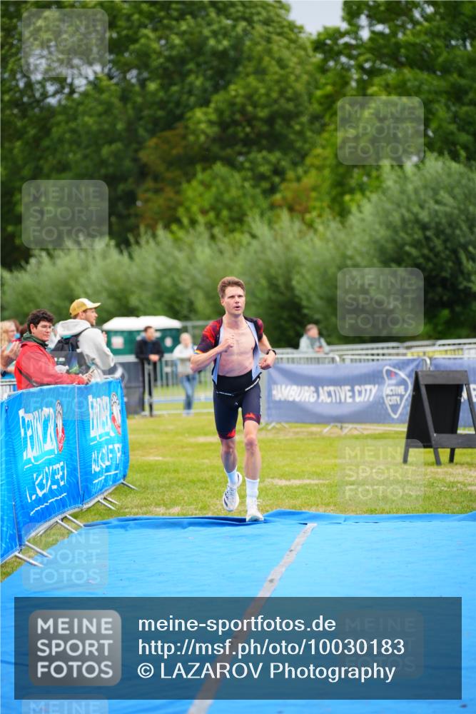 30.08.2026 - Elbe Triathlon Hamburg LAZAROV Photography http://msf.ph/oto/10030183 30.08.2026 10:09:28 Ziel 242 meine-sportfotos.de