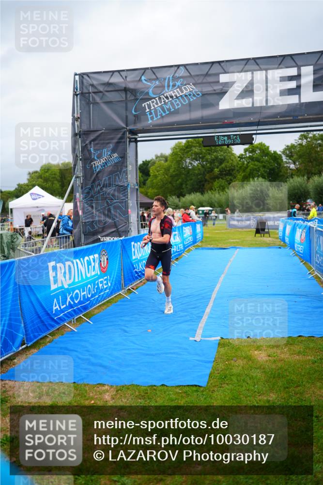 30.08.2026 - Elbe Triathlon Hamburg LAZAROV Photography http://msf.ph/oto/10030187 30.08.2026 10:09:31 Ziel 242 meine-sportfotos.de