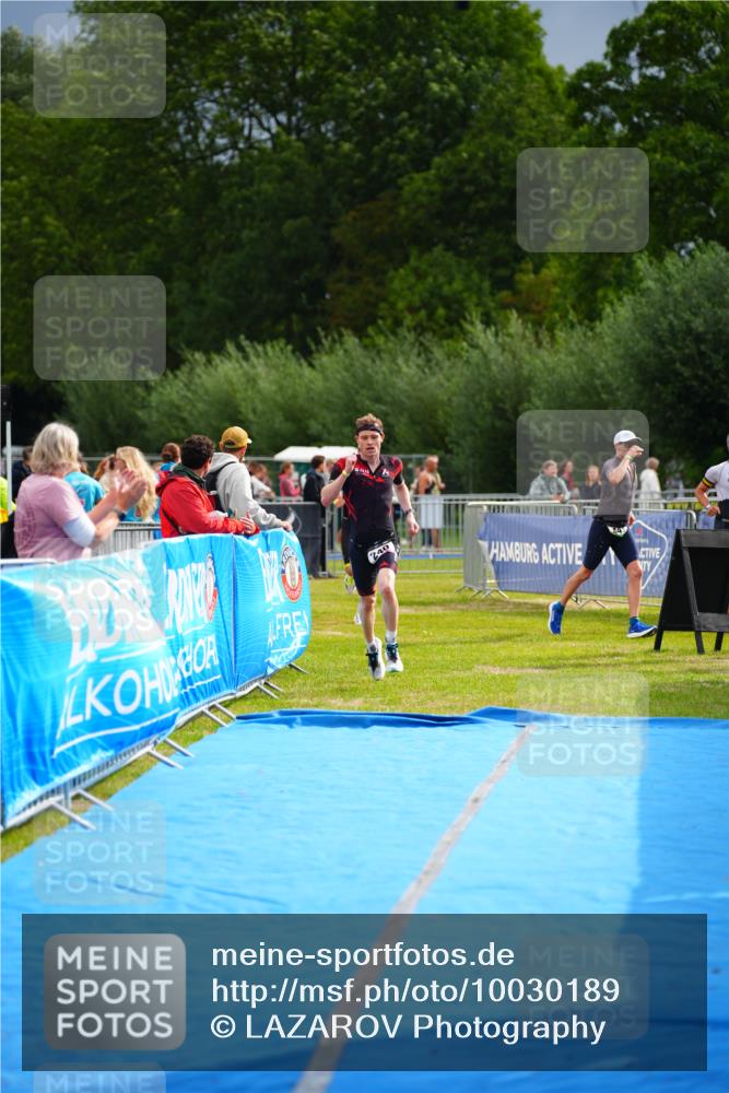 30.08.2026 - Elbe Triathlon Hamburg LAZAROV Photography http://msf.ph/oto/10030189 30.08.2026 10:09:58 Ziel 181, 240 meine-sportfotos.de