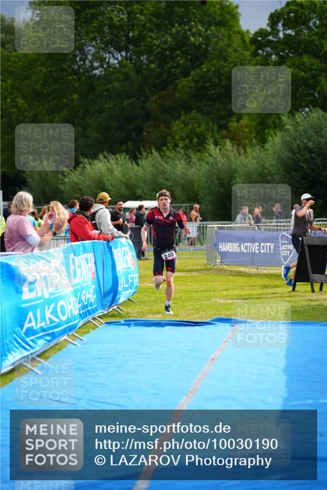 30.08.2026 - Elbe Triathlon Hamburg LAZAROV Photography http://msf.ph/oto/10030190 30.08.2026 10:09:58 Ziel 181, 240 meine-sportfotos.de
