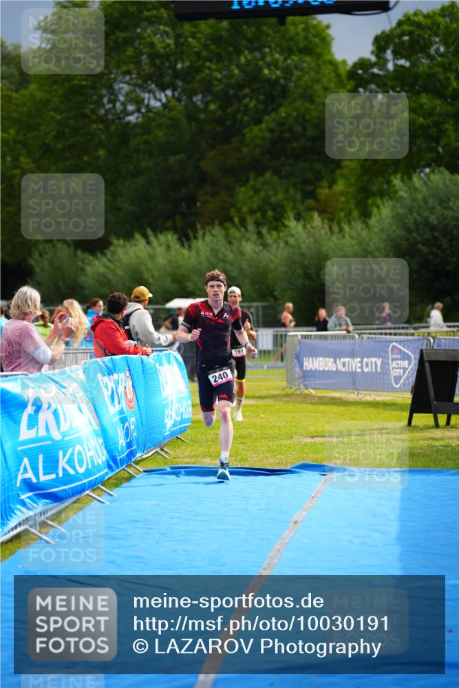 30.08.2026 - Elbe Triathlon Hamburg LAZAROV Photography http://msf.ph/oto/10030191 30.08.2026 10:09:58 Ziel 181, 240 meine-sportfotos.de