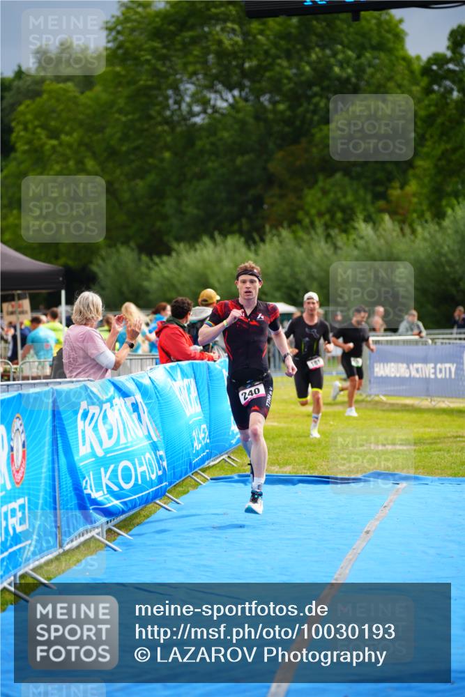 30.08.2026 - Elbe Triathlon Hamburg LAZAROV Photography http://msf.ph/oto/10030193 30.08.2026 10:09:59 Ziel 181, 240 meine-sportfotos.de