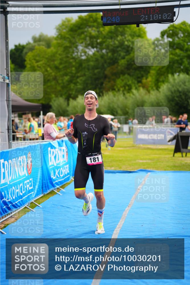 30.08.2026 - Elbe Triathlon Hamburg LAZAROV Photography http://msf.ph/oto/10030201 30.08.2026 10:10:04 Ziel 181, 240 meine-sportfotos.de