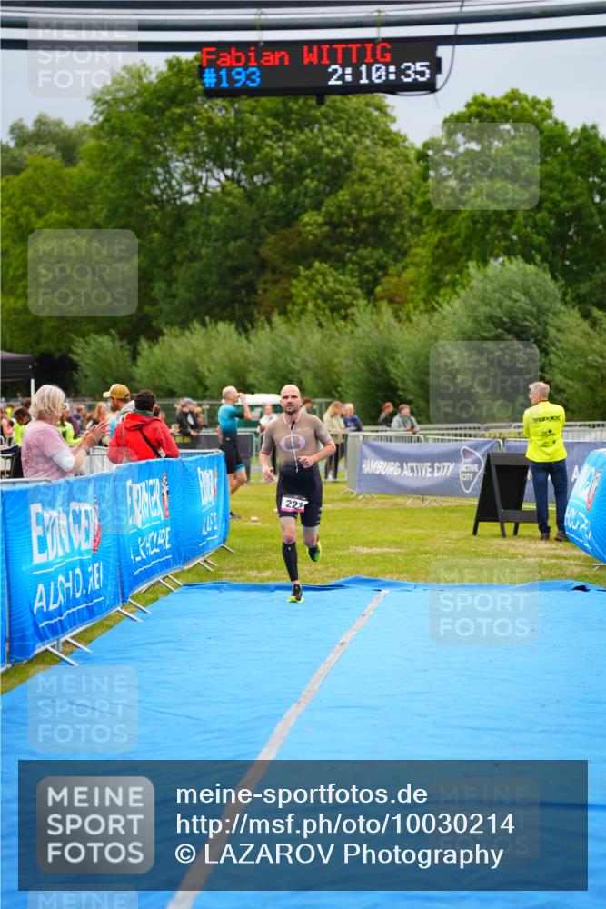 30.08.2026 - Elbe Triathlon Hamburg LAZAROV Photography http://msf.ph/oto/10030214 30.08.2026 10:10:36 Ziel 193, 221 meine-sportfotos.de