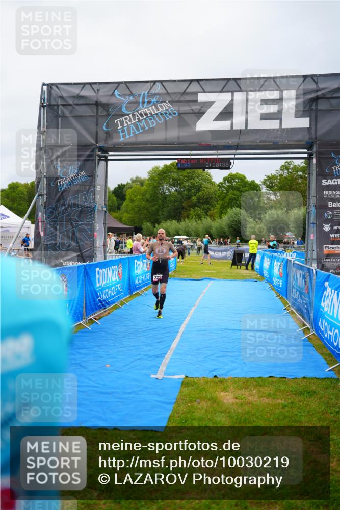 30.08.2026 - Elbe Triathlon Hamburg LAZAROV Photography http://msf.ph/oto/10030219 30.08.2026 10:10:38 Ziel 221 meine-sportfotos.de
