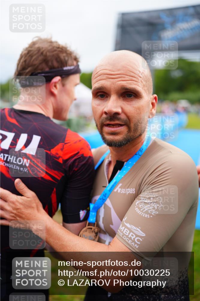 30.08.2026 - Elbe Triathlon Hamburg LAZAROV Photography http://msf.ph/oto/10030225 30.08.2026 10:10:49 Ziel  meine-sportfotos.de