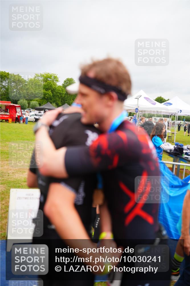 30.08.2026 - Elbe Triathlon Hamburg LAZAROV Photography http://msf.ph/oto/10030241 30.08.2026 10:11:02 Ziel  meine-sportfotos.de
