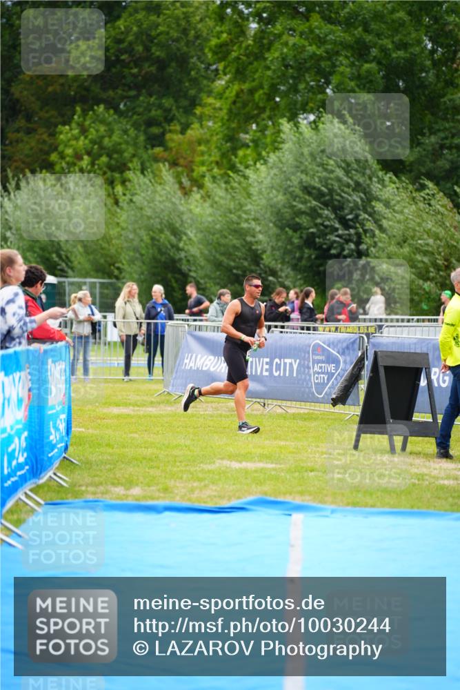 30.08.2026 - Elbe Triathlon Hamburg LAZAROV Photography http://msf.ph/oto/10030244 30.08.2026 10:11:18 Ziel  meine-sportfotos.de