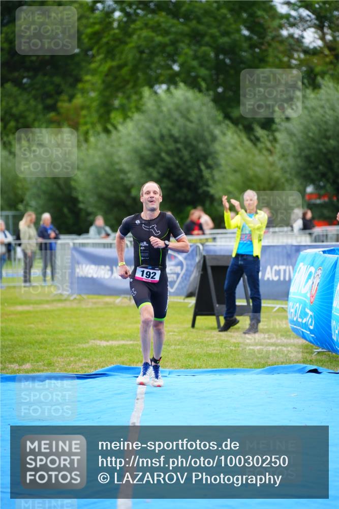 30.08.2026 - Elbe Triathlon Hamburg LAZAROV Photography http://msf.ph/oto/10030250 30.08.2026 10:11:48 Ziel 192 meine-sportfotos.de