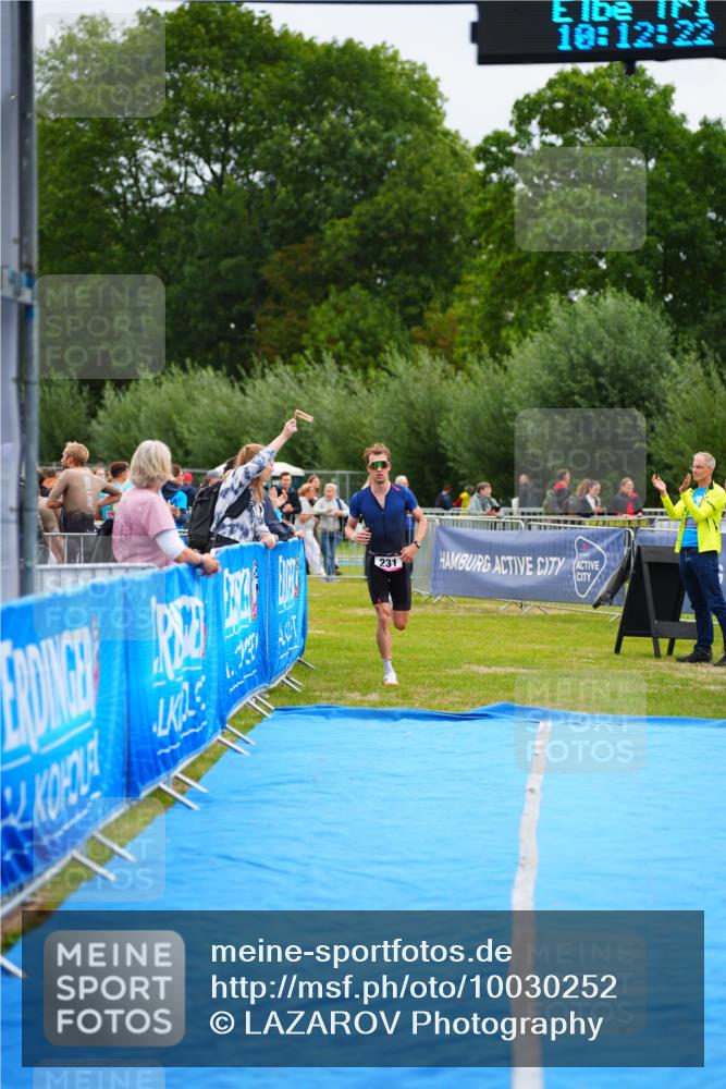 30.08.2026 - Elbe Triathlon Hamburg LAZAROV Photography http://msf.ph/oto/10030252 30.08.2026 10:12:23 Ziel 231 meine-sportfotos.de