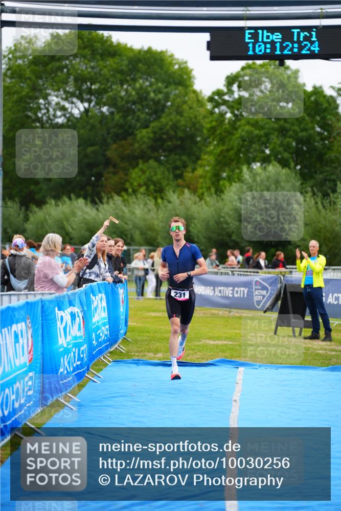 30.08.2026 - Elbe Triathlon Hamburg LAZAROV Photography http://msf.ph/oto/10030256 30.08.2026 10:12:24 Ziel 231 meine-sportfotos.de